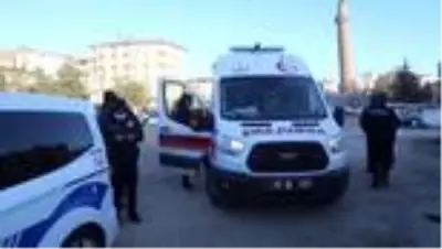 Boş arazide yeni doğmuş bebek bulundu (3) - Güvenlik kamerası Boş arazide yeni doğmuş bebek bulundu (3) - Güvenlik kamerası