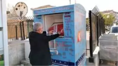 Bucak'ta Giysi Kumbarası Bucak'ta Giysi Kumbarası