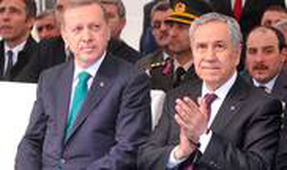 Bülent Arınç'ın bir gün gecikmeli istifasının nedeni belli oldu