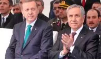 Bülent Arınç'ın bir gün gecikmeli istifasının nedeni belli oldu Bülent Arınç'ın bir gün gecikmeli istifasının nedeni belli oldu