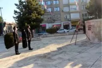 Burdur'da Öğretmenler Günü Çelenk Töreni ve E-Tören'le kutlandı Burdur'da Öğretmenler Günü Çelenk Töreni ve E-Tören'le kutlandı