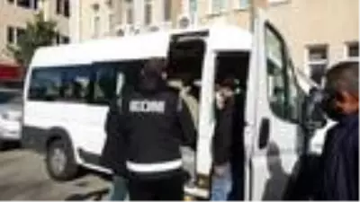 Son dakika haber | Çanakkale'de kamu kurumlarını zarara uğrattığı iddia edilen 5 kişiye gözaltı Son dakika haber | Çanakkale'de kamu kurumlarını zarara uğrattığı iddia edilen 5 kişiye gözaltı