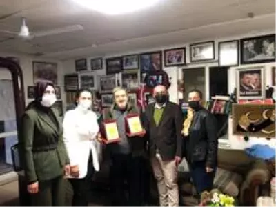 Çeşme AK Parti'den Öğretmenler Günü mesajı ve ziyaretleri Çeşme AK Parti'den Öğretmenler Günü mesajı ve ziyaretleri