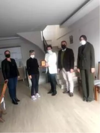 Çeşme AK Parti'den Öğretmenler Günü mesajı ve ziyaretleri Çeşme AK Parti'den Öğretmenler Günü mesajı ve ziyaretleri