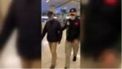 Cezayir'de yakalanan firari FETÖ'cü, Dışişleri ve Emniyet'in ortak çalışmasıyla Türkiye'ye getirildi Cezayir'de yakalanan firari FETÖ'cü, Dışişleri ve Emniyet'in ortak çalışmasıyla Türkiye'ye getirildi