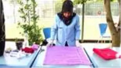 Çiçekler, atık çarşaflardan yapılan saksılarda hayat buluyor Çiçekler, atık çarşaflardan yapılan saksılarda hayat buluyor