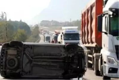 D-650 karayolunda kamyonet yan yattı D-650 karayolunda kamyonet yan yattı