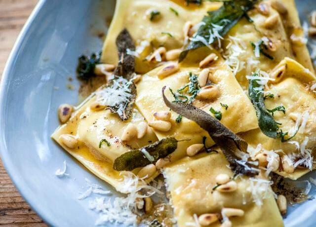 Deniz Mahsullü Ravioli nasıl yapılır? 24 Kasım Masterchef yemekleri! Deniz Mahsullü Ravioli tarifi, malzemeleri püf noktası | Farklı makarna çeşitleri Deniz Mahsullü Ravioli nasıl yapılır? 24 Kasım Masterchef yemekleri! Deniz Mahsullü Ravioli tarifi, malzemeleri püf noktası | Farklı makarna çeşitleri