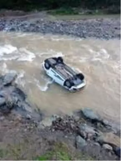 Dereye uçan otomobilin kayıp sürücüsünün cesedi bulundu Dereye uçan otomobilin kayıp sürücüsünün cesedi bulundu