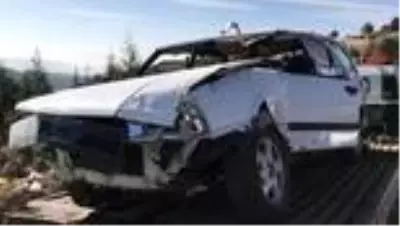 Devrilen otomobildeki çift yaralandı Devrilen otomobildeki çift yaralandı