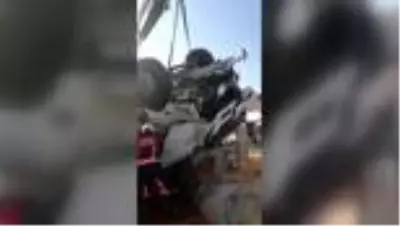 Devrilen tırın sürücüsü hayatını kaybetti Devrilen tırın sürücüsü hayatını kaybetti