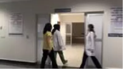 DOKTORLAR KOVİD-19'LA SAVAŞI ANLATIYOR - 'Hiçbir şey yokmuş gibi davrananları görünce kendimizi kötü hissediyoruz' DOKTORLAR KOVİD-19'LA SAVAŞI ANLATIYOR - 'Hiçbir şey yokmuş gibi davrananları görünce kendimizi kötü hissediyoruz'