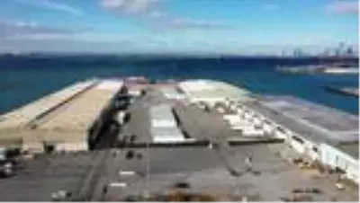 Son dakika haberleri: (Drone) - Kovid-19 salgınında hayatını kaybedenler için mobil morglar kullanılıyor Son dakika haberleri: (Drone) - Kovid-19 salgınında hayatını kaybedenler için mobil morglar kullanılıyor