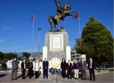 Edremit'te Öğretmenler Günü'nde anlamlı etkinliklere imza atıldı Edremit'te Öğretmenler Günü'nde anlamlı etkinliklere imza atıldı