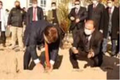 Eğitimci Vali Aydoğdu'dan 'Lavanta Kokan Okullar' projesi Eğitimci Vali Aydoğdu'dan 'Lavanta Kokan Okullar' projesi