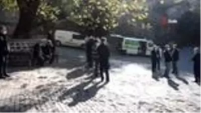 Son dakika yerel: Emekli öğretmen Koronadan hayatını kaybetti, Öğretmenler Günü'nde toprağa verildi Son dakika yerel: Emekli öğretmen Koronadan hayatını kaybetti, Öğretmenler Günü'nde toprağa verildi