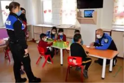Eşi 16 yıl önce şehit olan Derya öğretmene polisten sürpriz