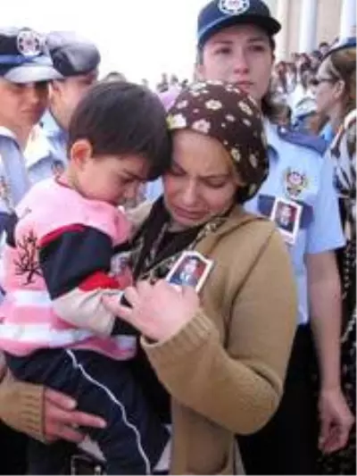 Eşi 16 yıl önce şehit olan Derya öğretmene polisten sürpriz