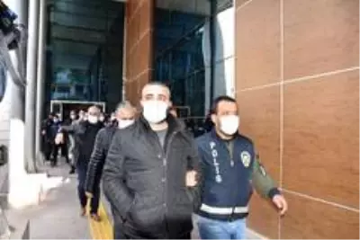Eski CHP'li Menemen Belediye Başkanı cezaevine gönderildi Eski CHP'li Menemen Belediye Başkanı cezaevine gönderildi