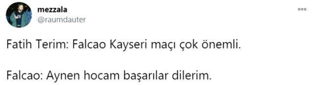 Falcao'nun Kayseri maçında tribünde telefonla oynaması taraftarların tepkisini çekti Falcao'nun Kayseri maçında tribünde telefonla oynaması taraftarların tepkisini çekti