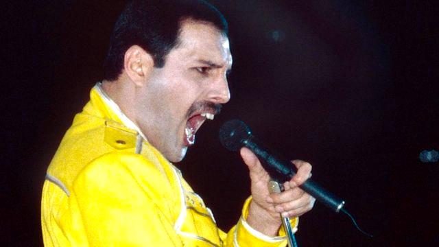 Freddie Mercury Kimdir Nereli Freddie Mercury Kac Yasinda Ne Zaman Oldu Freddie Mercury Neden Oldu Son Hali Nasildi