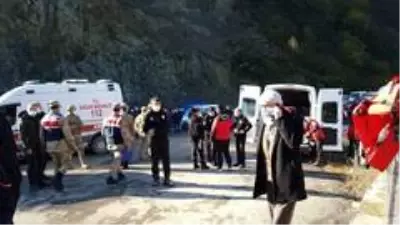 Giresun'da dereye uçan aracın kayıp sürücüsünün cansız bedeni bulundu Giresun'da dereye uçan aracın kayıp sürücüsünün cansız bedeni bulundu