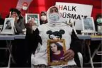 HDP önündeki eylemde 449'uncu gün; aile sayısı 177 oldu HDP önündeki eylemde 449'uncu gün; aile sayısı 177 oldu