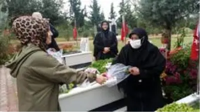 Her şehit için bir fidan toprakla buluşturuldu Her şehit için bir fidan toprakla buluşturuldu