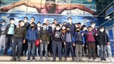 Hizanlı öğrenciler ilk defa yüzme havuzuyla tanıştı Hizanlı öğrenciler ilk defa yüzme havuzuyla tanıştı