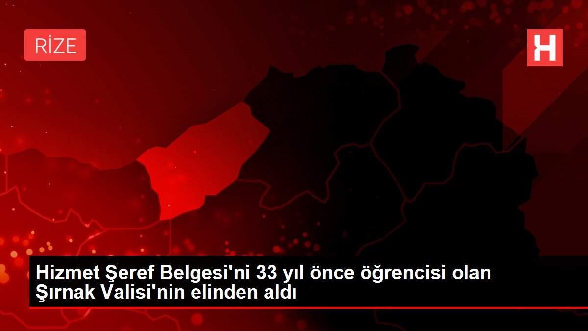 Hizmet Şeref Belgesi'ni 33 yıl önce öğrencisi olan Şırnak Valisi'nin elinden aldı Hizmet Şeref Belgesi'ni 33 yıl önce öğrencisi olan Şırnak Valisi'nin elinden aldı