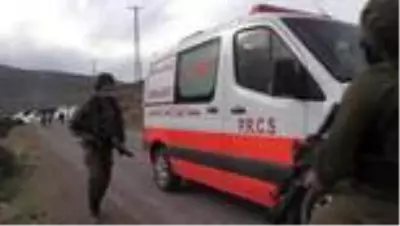 İsrail askerleri, ambulans içindeki yaralı Filistinliyi gözaltına almaya çalıştı İsrail askerleri, ambulans içindeki yaralı Filistinliyi gözaltına almaya çalıştı