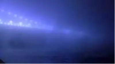 İSTANBUL BOĞAZI'NDA SİS ETKİLİ OLUYOR İSTANBUL BOĞAZI'NDA SİS ETKİLİ OLUYOR