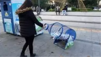 Son dakika haberleri | İzmit'te pet şişe kafesleriyle atıkları ekonomiye kazandırıyor Son dakika haberleri | İzmit'te pet şişe kafesleriyle atıkları ekonomiye kazandırıyor