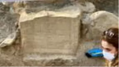 1500 yıllık mezar taşındaki o mesaj şok etti 1500 yıllık mezar taşındaki o mesaj şok etti