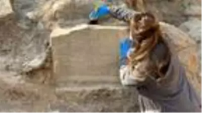 1500 yıllık mezar taşındaki o mesaj şok etti 1500 yıllık mezar taşındaki o mesaj şok etti
