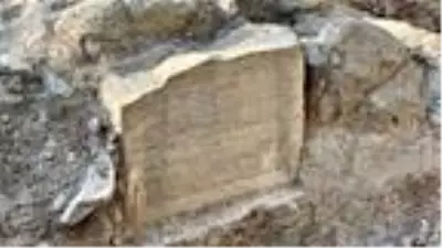 1500 yıllık mezar taşındaki o mesaj şok etti 1500 yıllık mezar taşındaki o mesaj şok etti