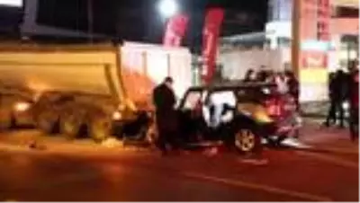 Son Dakika | Kamyona çarpan cipin sürücüsü polis memuru hayatını kaybetti Son Dakika | Kamyona çarpan cipin sürücüsü polis memuru hayatını kaybetti