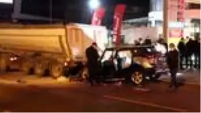 Son Dakika | Kamyona çarpan cipin sürücüsü polis memuru hayatını kaybetti Son Dakika | Kamyona çarpan cipin sürücüsü polis memuru hayatını kaybetti