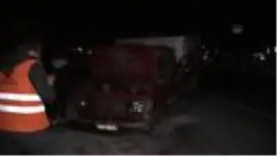 Kamyonet ile otomobil çarpıştı: 7 yaralı Kamyonet ile otomobil çarpıştı: 7 yaralı