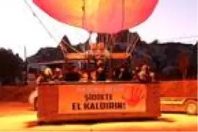 Kapadokya'da, balonlar kadına şiddete tepki için havalandı Kapadokya'da, balonlar kadına şiddete tepki için havalandı