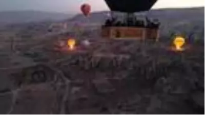 Kapadokya'da, balonlar kadına şiddete tepki için havalandı Kapadokya'da, balonlar kadına şiddete tepki için havalandı