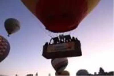Kapadokya'da, balonlar kadına şiddete tepki için havalandı Kapadokya'da, balonlar kadına şiddete tepki için havalandı
