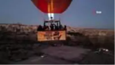 Kapadokya'da balonlar kadına yönelik şiddete dikkat çekmek için havalandı Kapadokya'da balonlar kadına yönelik şiddete dikkat çekmek için havalandı
