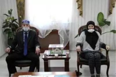 Kapadokya'da ezan sesini duyan ABD'li anne ve oğlu Müslüman oldu- Müslümanlığı seçen ABD'li 28 yaşındaki gencin Erdoğan... Kapadokya'da ezan sesini duyan ABD'li anne ve oğlu Müslüman oldu- Müslümanlığı seçen ABD'li 28 yaşındaki gencin Erdoğan...