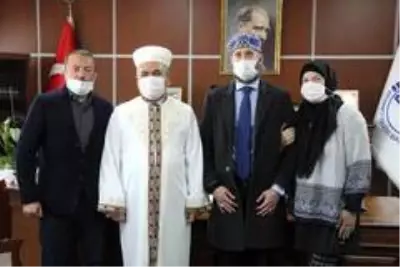 Kapadokya'da ezan sesini duyan ABD'li anne ve oğlu Müslüman oldu- Müslümanlığı seçen ABD'li 28 yaşındaki gencin Erdoğan... Kapadokya'da ezan sesini duyan ABD'li anne ve oğlu Müslüman oldu- Müslümanlığı seçen ABD'li 28 yaşındaki gencin Erdoğan...