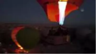 Kapadokya'da sıcak hava balonları kadına şiddete tepki için havalandı Kapadokya'da sıcak hava balonları kadına şiddete tepki için havalandı