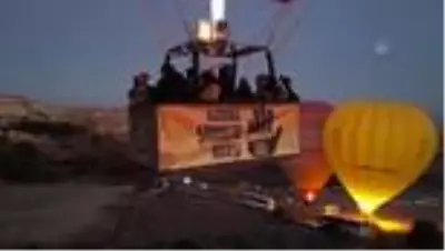 Kapadokya'da sıcak hava balonları kadına şiddete tepki için havalandı Kapadokya'da sıcak hava balonları kadına şiddete tepki için havalandı