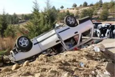 Karabük'te yoldan çıkan otomobil takla attı: 1 ağır 2 yaralı Karabük'te yoldan çıkan otomobil takla attı: 1 ağır 2 yaralı