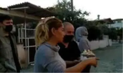 Karantinadaki genç doğum günü pastasını iple eve çekti Karantinadaki genç doğum günü pastasını iple eve çekti