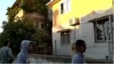 Karantinadaki genç doğum günü pastasını iple eve çekti Karantinadaki genç doğum günü pastasını iple eve çekti